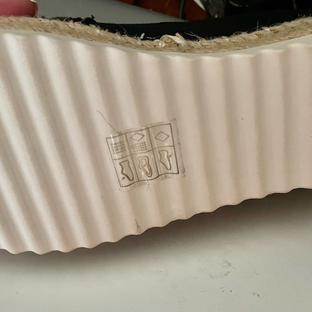 3/$15 💰Women’s espadrilles black slip on shoes. - Picture 3 of 3
